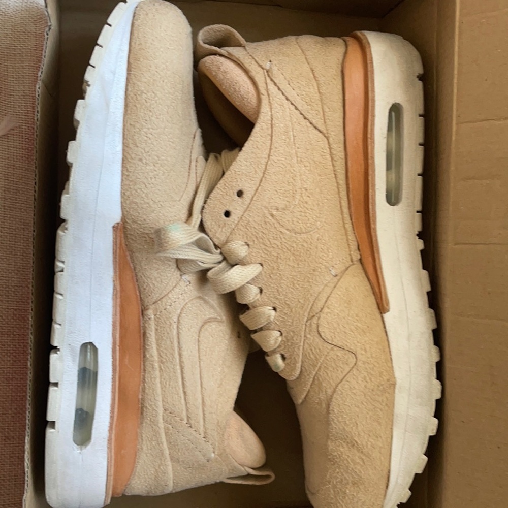 Nike Air Max. Worn a few times super comfy!